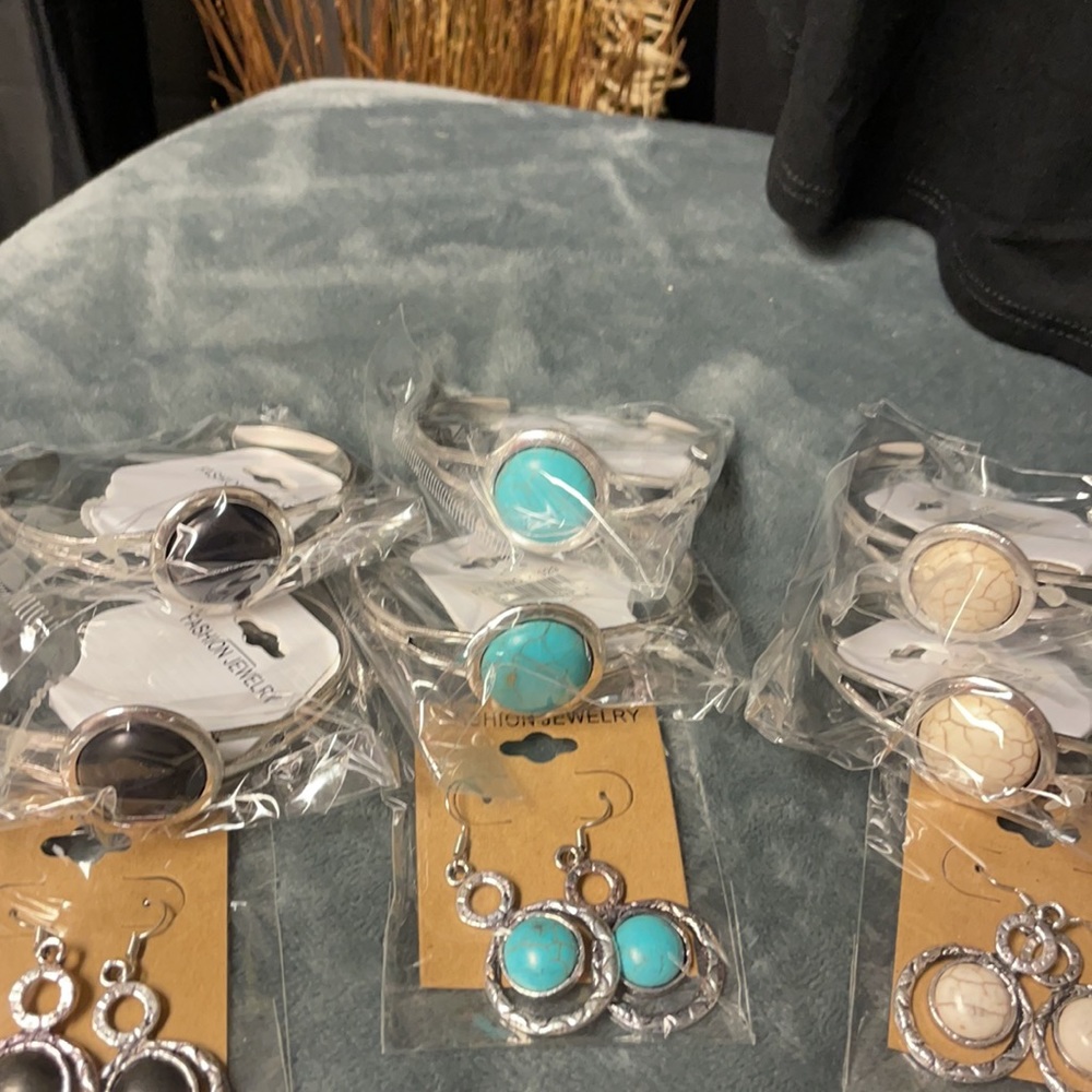SOLD out ๐! ๐ฅNWT cuff bracelet SALE - Picture 4 of 6